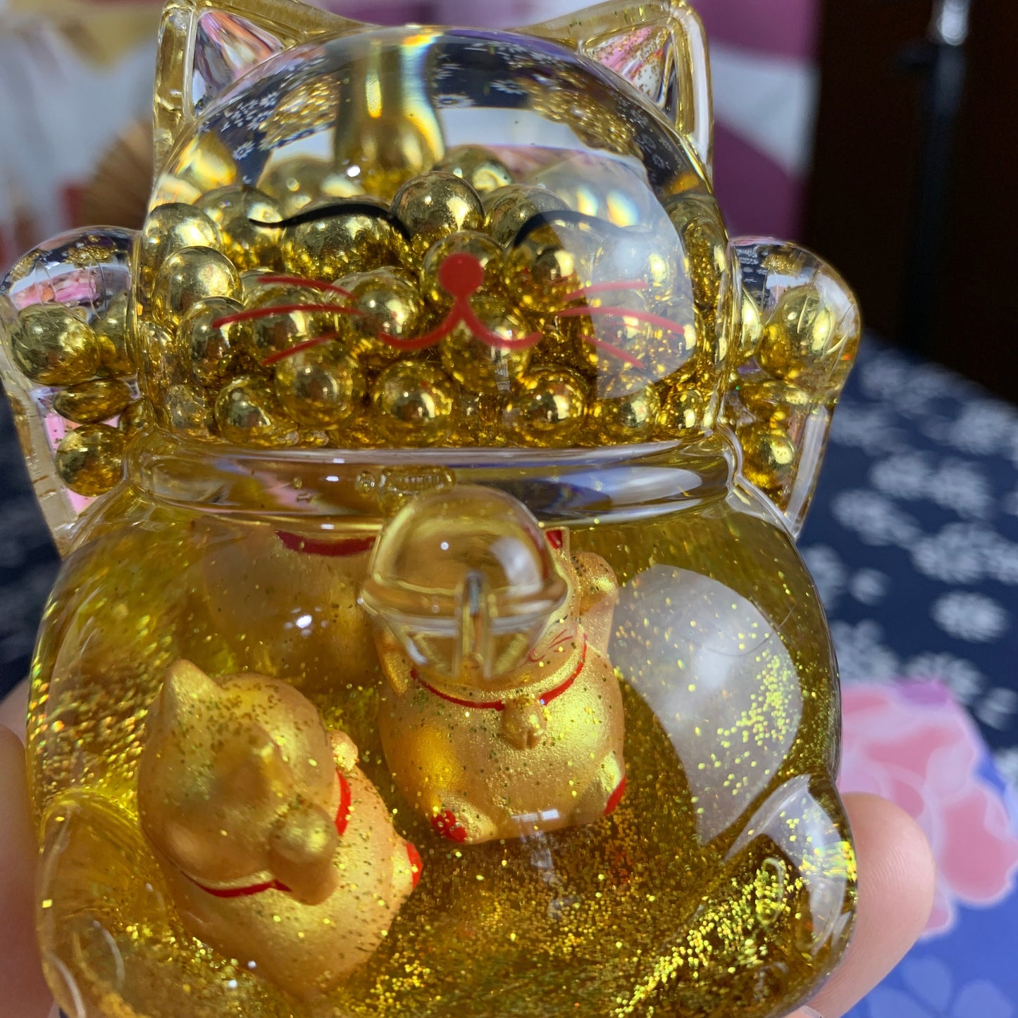 #HD1040 Globe Liquid filled floating Fortune cat lucky cat maneki neko girl