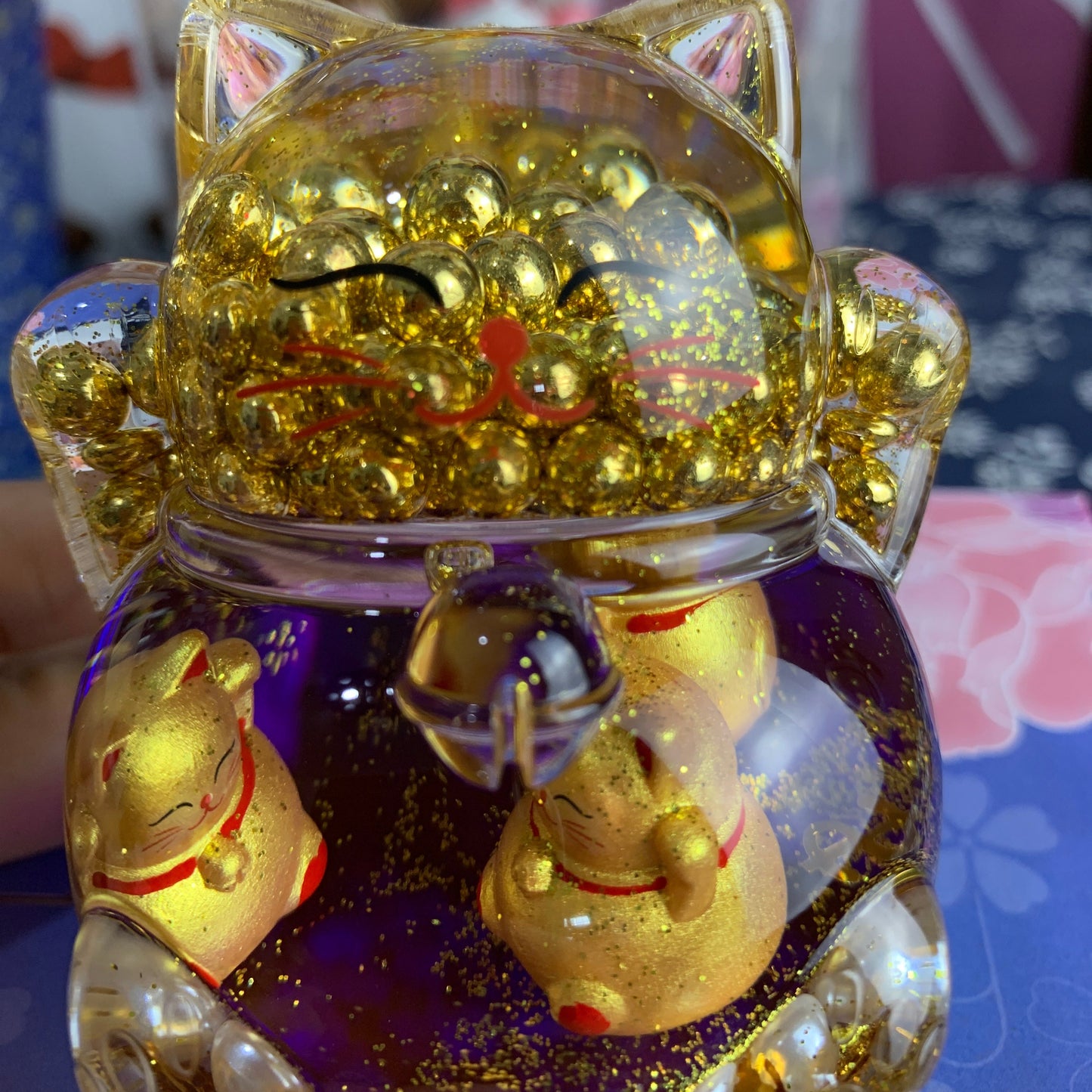 #HD1040 Globe Liquid filled floating Fortune cat lucky cat maneki neko girl