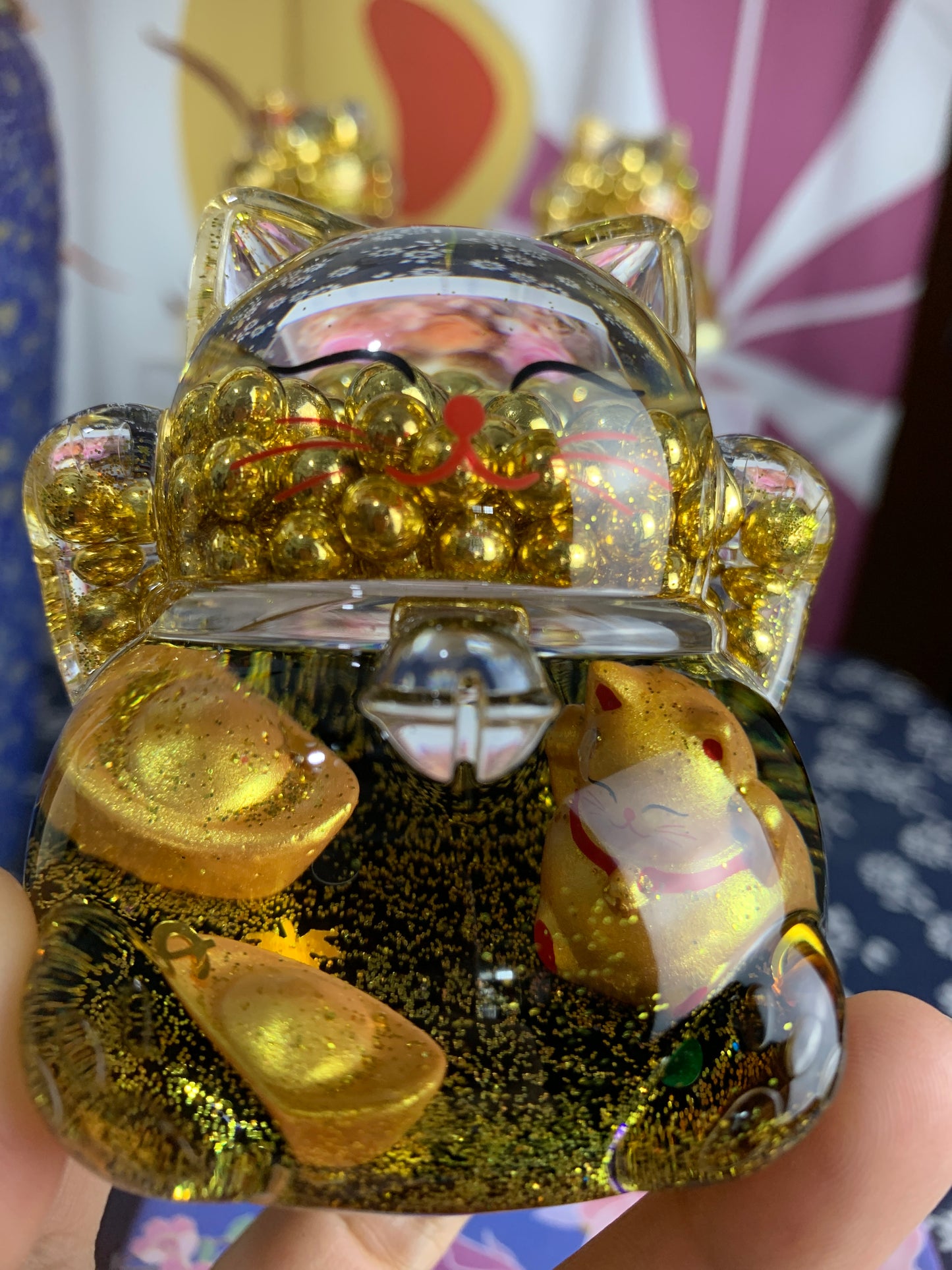 #HD1040 Globe Liquid filled floating Fortune cat lucky cat maneki neko girl