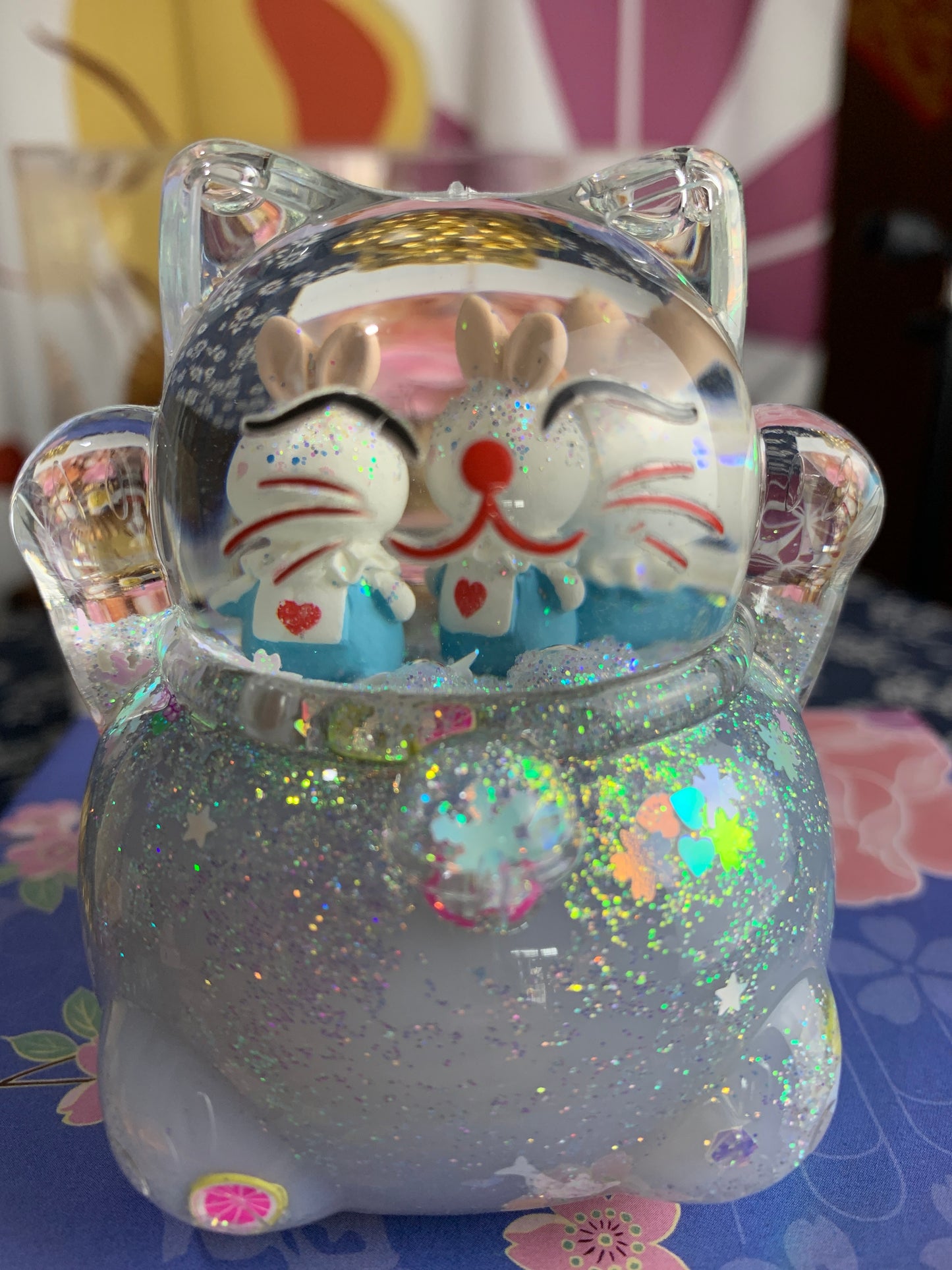 #HD1040 Globe Liquid filled floating Fortune cat lucky cat maneki neko girl