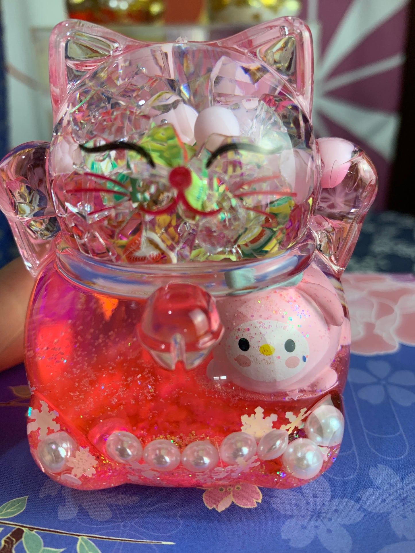 #HD1040 Globe Liquid filled floating Fortune cat lucky cat maneki neko girl